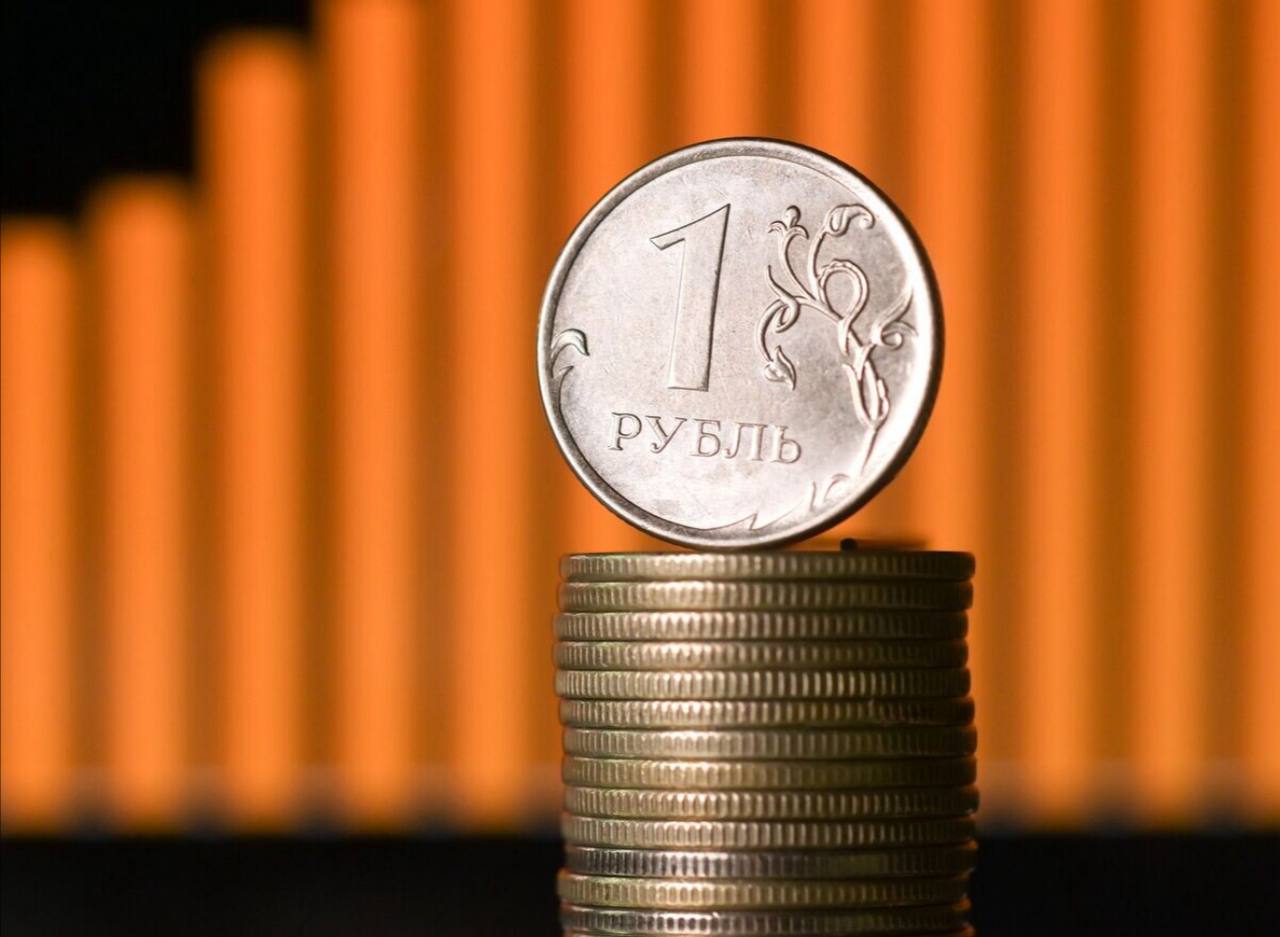 Реальный эффективный курс рубля за январь-апрель вырос на 22,7% к валютам основных торговых партнёров, следует из предварительной оценки ЦБ. В апреле рост составил 2,9% с учётом инфляции.
