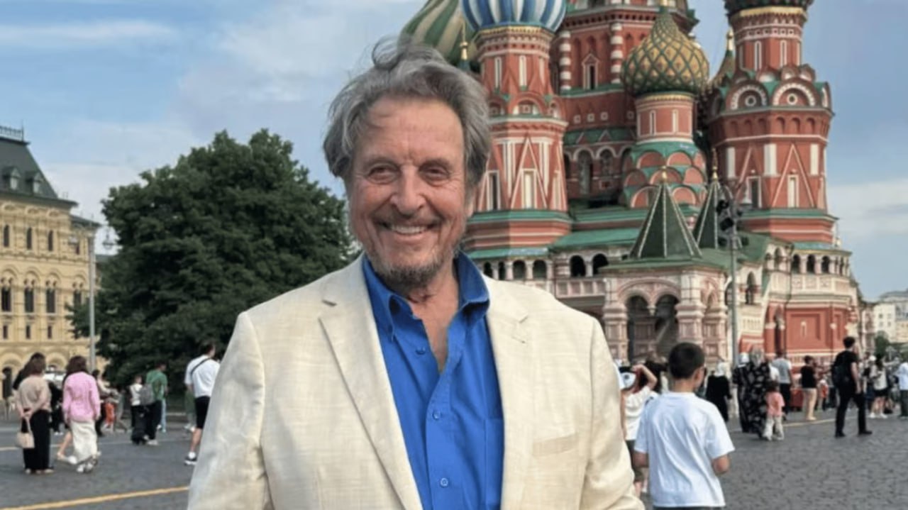Посетивший Россию отец Илона Маска Эррол Маск заявил, что был впечатлён Москвой. По его словам, он увидел город, который «по праву может соперничать с Древним Римом» и во многом является «лучшей столицей мира». Также он отметил, что считает Россию одной из лучших стран.