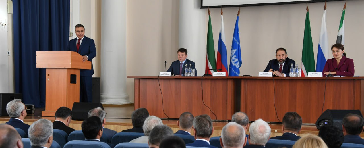 Кирилл Охоткин официально назначен ректором КНИТУ КАИ сообщает пресс служба правительства Татарстана и делится фото Выборы ректора прошли в июле за Охоткина проголосовали 79 2 сотрудников университета Сегодня министр науки и высшего образования России Валерий Фальков чьим указом был назначен ректор лично представил его коллективу вуза inkazanischa