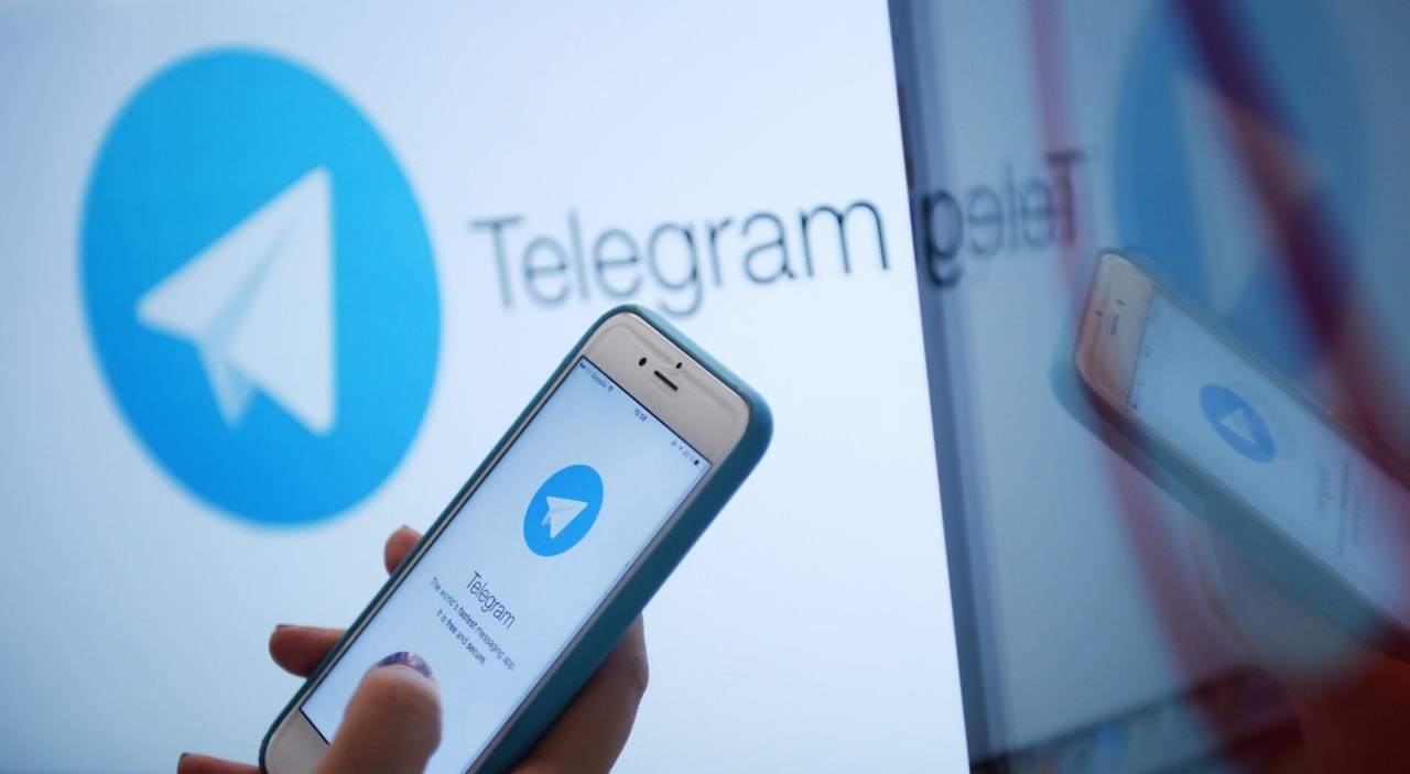 Рекордсменом по частоте публикаций в Telegram стал губернатор Белгородской области Вячеслав Гладков – 12 постов в сутки в среднем. Второе место у главы Вологодской области Георгия Филимонова – 10,8 поста в сутки. ТОП-3 губернаторов-лидеров по абсолютному охвату публикаций: глава Чечни Рамзан Кадыров; губернатор Липецкой области Игорь Артамонов; губернатор Белгородской области Вячеслав Гладков. В ТОП-5 «Индекса Анны Карениной» 13 апреля 2024 г. – 13 апреля 2025 г. вошли: Вячеслав Гладков Белгородская область –1,7 романа Льва Толстого «Анна Каренина»; Игорь Кобзев Иркутская область – 1,66 романа; Георгий Филимонов Вологодская область – 1,59 романа; Михаил Развожаев Севастополь – 1,24; Александр Хинштейн Курская область – 1,2. Самые «сложные» посты, для понимания которых необходимо оконченное среднее образование, публикуют: Казбек Коков Кабардино-Балкария , Евгений Балицкий Запорожская область , Рашид Темрезов Карачаево-Черкесия . Исследование КГ «Полилог» «Губернаторы пишут в Telegram. «Индекс Анны Карениной» отражает объем авторского контента за 365 дней. Для его расчета суммарная длина постов делится на 1.7 млн — именно столько символов содержит одноименное произведение Льва Толстого.
