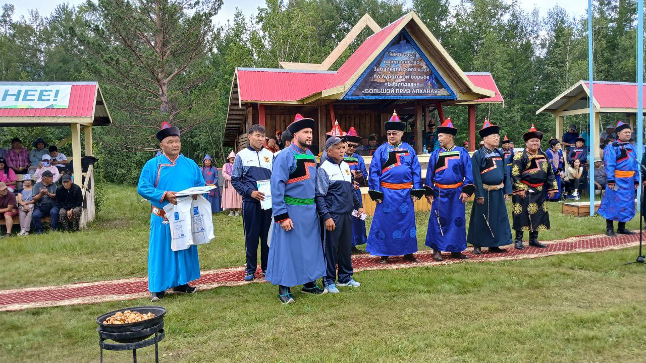 Спортивное звание "Мастер спорта Забайкальского края по бурятской борьбе Бухэ барилдаан" присвоили чемпиону и призеру Международного бурятского фестиваля Алтаргана Батору Цыбикову