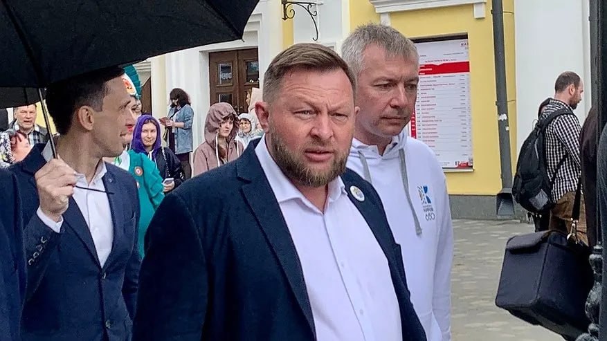 Соколов потребовал у Симакова отчитаться по жалобам кировчан на дороги воду и автобусы В рамках еженедельного совещания губернатор Кировской области Александр Соколов заявил что в первую неделю сентября возросло количество жалоб связанных с главным региональным центром В связи с этим глава региона обратился ко главе администрации города Кирова Вячеславу Симакову с требованием сделать доклад о выполненных работах При этом необходимо сравнить реальную картину и то что описывают недовольные горожане Город Киров Новости