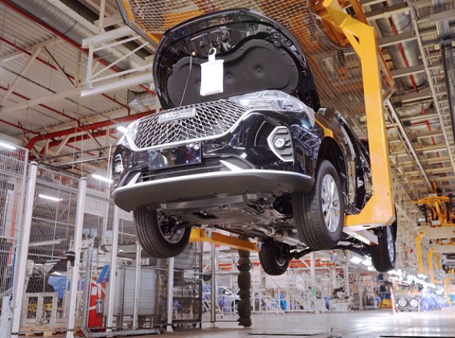 В России запущено производство кроссовера Haval M6 по полному циклу  На мощностях завода «ПСМА Рус» в Калужской области налажено серийное производство по полному циклу кроссовера Haval M6. Об этом сообщает пресс-служба компании «Автомобильные технологии». Напомним, что крупноузловая сборка данной модели началась в феврале 2025 года.  Подробнее на сайте autostat.ru