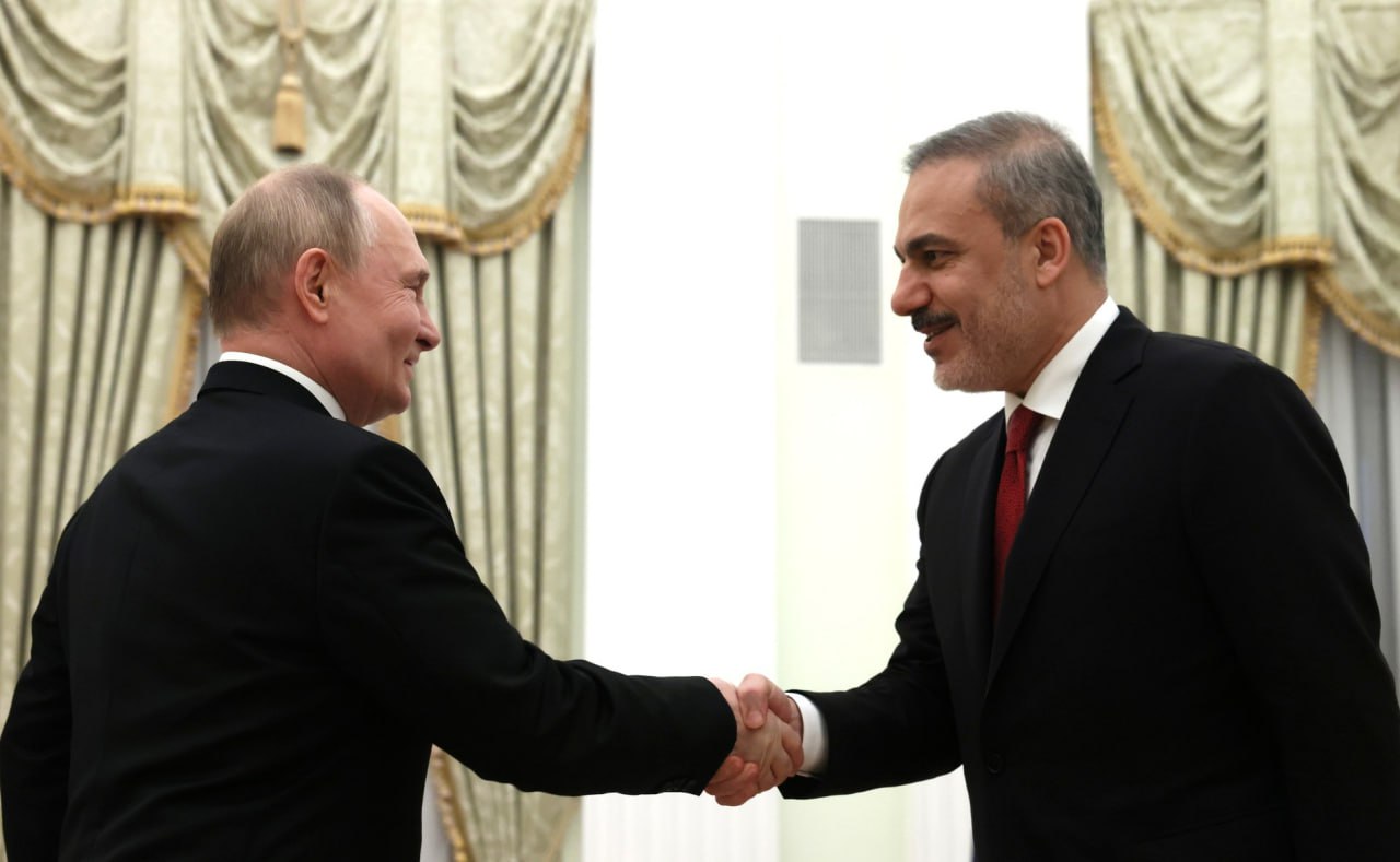 Владимир Путин проводит встречу с главой турецкого внешнеполитического ведомства Хаканом Фиданом. Фото: kremlin.ru Подписаться Написать в бот