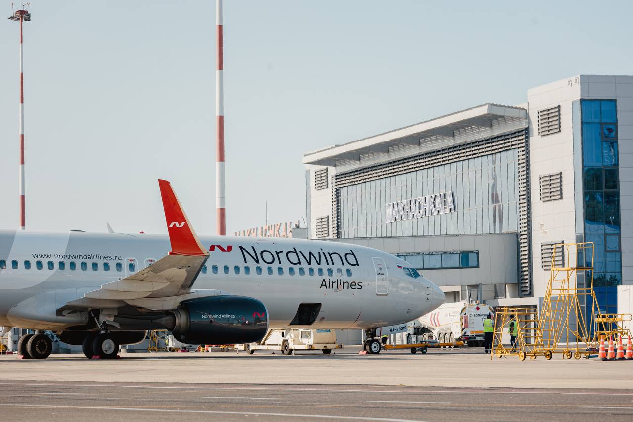 Авиакомпания Nordwind Airlines возобновит полеты из Перми в Махачкалу   Авиакомпания Nordwind Airlines продолжит летать из Перми в Махачкалу  Дагестан  в 2025 году. Сейчас полетная программа запланирована до сентября.  Авиакомпания запланировала полеты из Перми в Махачкалу с 1 мая по 28 сентября 2025 года. Рейсы будут выполняться два раза в неделю — по четвергам и воскресеньям.  ⏰Время в пути составит три часа. Полеты будут осуществляться на самолетах Boeing 737-800. Последний в 2024 году вылет авиакомпании в Дагестан состоялся 21 сентября.    Канал – Экономика Дагестана