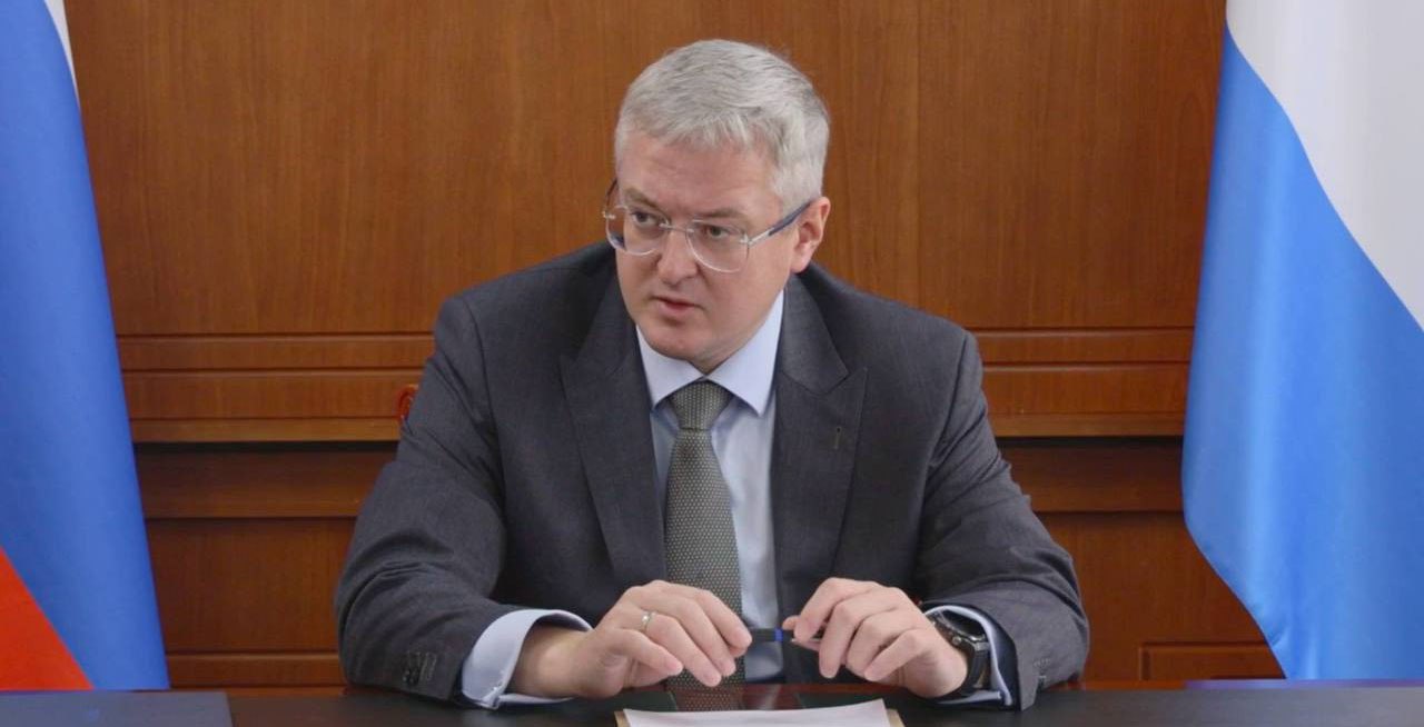 На Камчатке усилили безопасность важных объектов после попытки поджога АЗС Власти Камчатки определили дополнительные меры защиты для стратегических объектов Решение приняли после попытки поджога автозаправочной станции в Петропавловске Камчатском Нажмите для подробностей kam24 ru news main 20251120 122840 html utm source telegram utm medium messenger