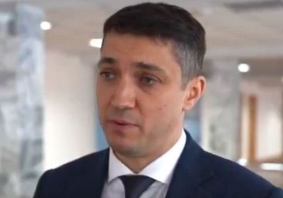 В Екатеринбурге задержан бывший заместитель губернатора Томской области Александр Лебедев. По данным телеграм-канала «Сигнал Урал», Лебедева подозревают в злоупотреблении должностными полномочиями. Эту информацию подтвердили и в пресс-службе Свердловского облсуда. Подробнее – на Бабре #томск