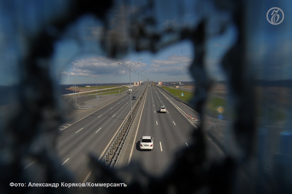 Движение в тоннеле дамбы на КАД в Петербурге ограничат до 23 мая Для проведения регламентных и ремонтно-восстановительных работ в автотоннеле петербургской дамбы внутреннее кольцо КАД с 19 мая вводятся ограничения дорожного движения. Об этом сообщили в пресс-службе Дирекции комплекса защитных сооружений ДКЗС Петербурга от наводнений. Движение по правой полосе в транспортном отсеке Невской стороны ограничат до 23 мая включительно. Для свободного перемещения подъемной техники возможно полное перекрытие въезда в тоннель не более 10 минут .