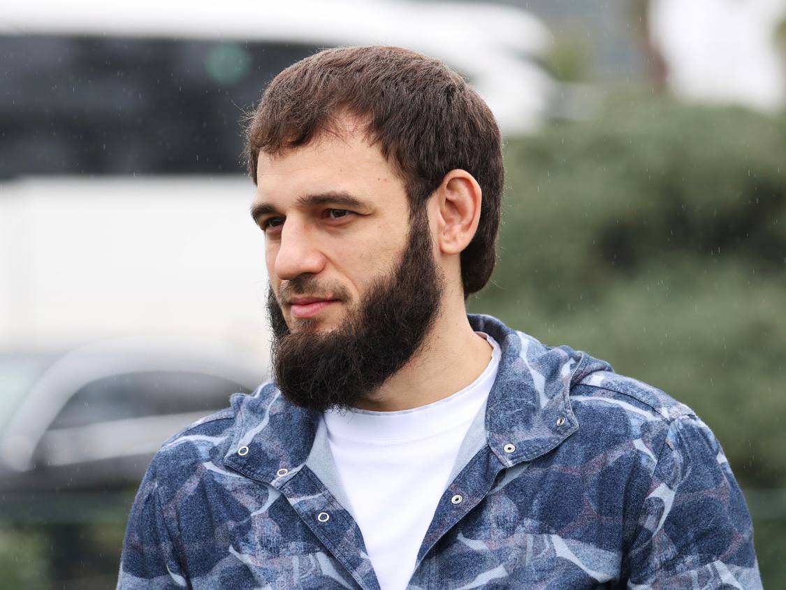 Глава бывшей «Данон Россия» сменил сына Кадырова на посту президента ФК «Ахмат» Якуб Закриев стал новым президентом «Ахмата», сообщается в телеграм-канале грозненского футбольного клуба. На этом посту он сменил 19-летнего сына главы Чечни Ахмата Кадырова, который возглавлял клуб с мая 2024 года. Закриев с начала 2017 года занимал должность вице-президента «Ахмата». Ранее Закриев был первым заместителем председателя правительства Чеченской Республики, мэром Грозного, руководителем администрации главы и правительства Чеченской Республики, заместителем председателя правительства Чеченской Республики и министром сельского хозяйства. С июля 2023 года Закриев является генеральным директором АО «Данон Россия» ныне Health & Nutrition . «Ахмат» Подписаться на «РБК Спорт»