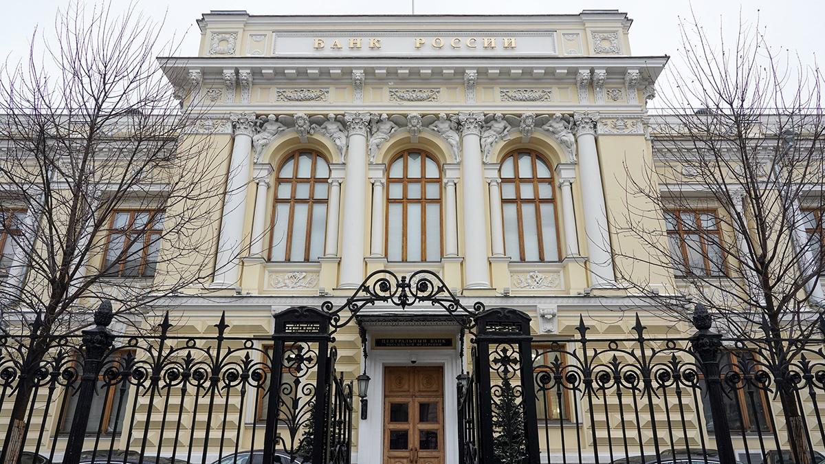 Центробанк снизил ключевую ставку до 15 5 с 16 годовых Это уже шестое снижение ставки подряд с июня 2025 года     Подписаться на Вечернюю Москву ВМ в MAX