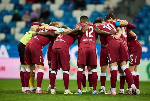 Рубин победил Ахмат в заключительном домашнем матче в этом году Рубин с минимальным преимуществом одолел Ахмат в матче 16 тура РПЛ Встреча в Казани завершилась со счетом 1 0 Единственный гол в составе хозяев забил Мирлинд Даку Читать полностью