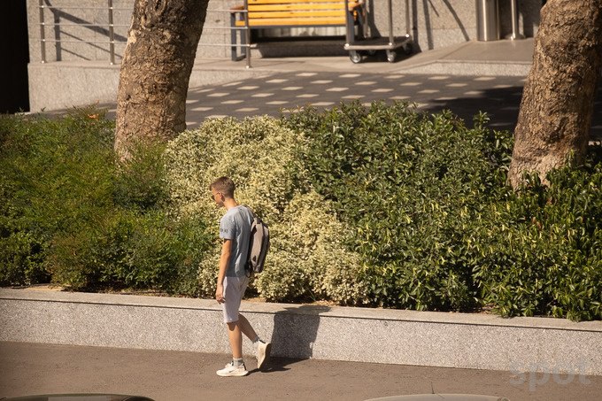 В Узбекистане компании получат льготные кредиты за наем выпускников Кредит в размере до 5 млрд сумов будет выделяться под 18 годовых основная ставка ЦБ плюс 4 на срок до семи лет За каждого нанятого выпускника компания получит 1 млрд сумов Деньги можно будет использовать для закупки основных производственных средств и пополнения оборотных ресурсов Если выпускника уволят и не найдут замену в течение месяца ставка вырастет до коммерческой Также ежегодно будет проводиться конкурс лучших стартап проектов и инновационных идей Победители получат на их реализацию гранты до 1 млрд сумов www spot uz ru 2025 11 04 graduate loans Telegram Instagram YouTube