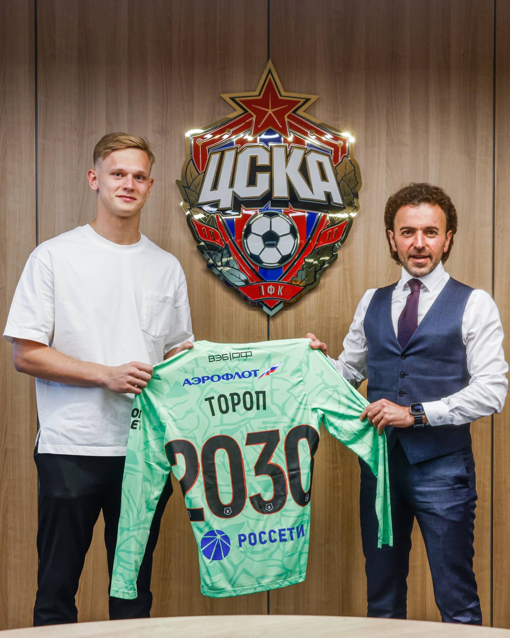 Тороп продлил контракт с ЦСКА до 2030-го. Владислав – воспитанник клуба В прошедшем сезоне голкипер провел 13 матчей, в девяти из которых отстоял на ноль. соцсети ЦСКА