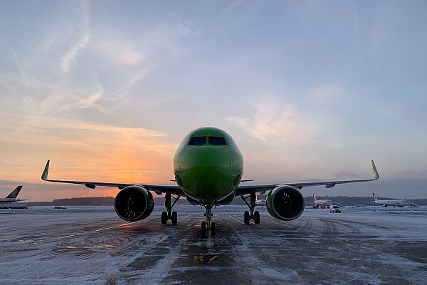 Самолеты S7 Airlines в зимний период будут летать по 126 направлениям в 77 городов России и мира  Авиакомпания S7 Airlines переходит на зимнее расписание полетов, которое будет действовать с 27 октября 2024 года по 29 марта 2025 года включительно. В этот период авиакомпания будет летать по 126 направлениям в 77 городов России и мира. Об этом сообщает AVIA.RU.  S7 Airlines увеличивает разлет из Москвы и по международным направлениям. С началом зимнего сезона рейсы из Москвы в Дубай станут ежедневными. В холодное время года одним из любимых направлений морского и экскурсионного отдыха остается Турция: рейсы из Москвы в Анталью и Стамбул отправляются ежедневно.  aviaru.net/n276875