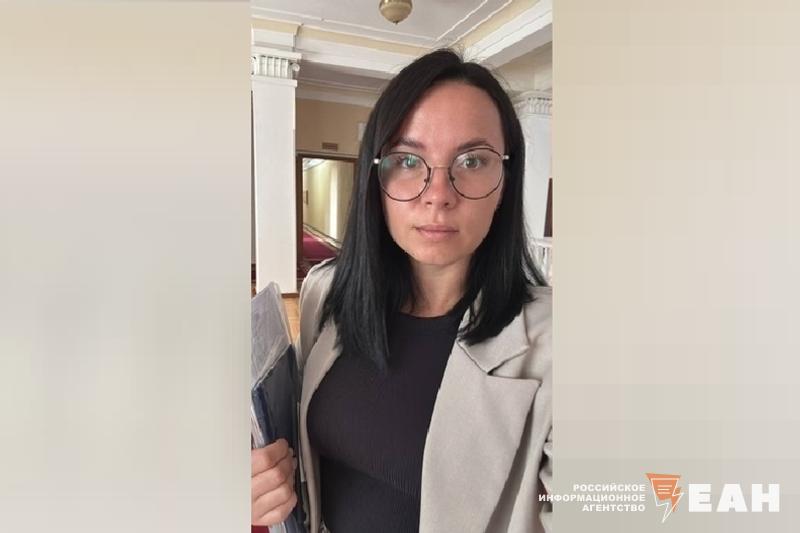 Тюменский журналист возглавила пресс-службу губернатора Оренбургской области  Как сообщили ЕАН в областном минреге, руководителем пресс-службы стала Екатерина Кальченко, которая переехала из Тюмени. Там она работала новостным журналистом на местном телеканале, последнее время – в пресс-службе Главного управления строительства Тюменской области.   «Сразу окунулась в работу, ее предстоит и немало. Друзья говорят я смелая. Сорваться было непросто. И, действительно, на это нужно иметь характер. Но вы же знаете меня очень хорошо, за что берусь, то довожу до результата. И да, теперь я пресс-секретарь губернатора Оренбургской области», - написала она в своем telegram-канале.