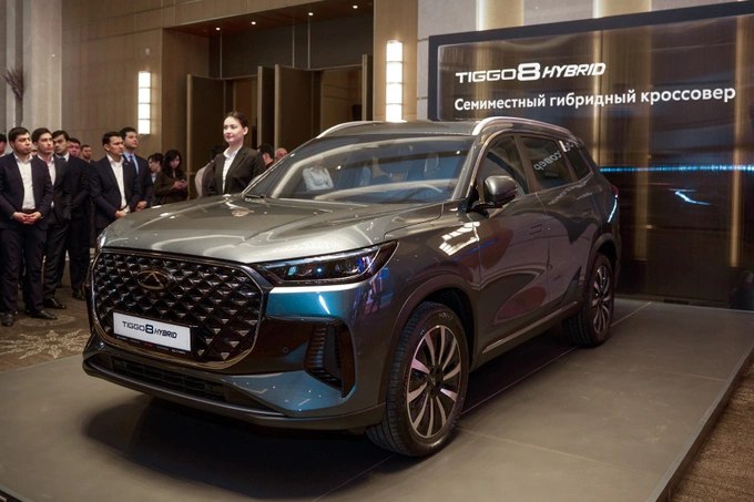 В рамках презентации стратегии развития на 2026 год компания Chery представила семиместный гибридный кроссовер Tiggo 8 Hybrid и обновлённое семейство Tiggo 7 Обе новинки уже доступны во всех официальных дилерских центрах Chery в Узбекистане реклама   www gazeta uz ru 2027 02 03 chery