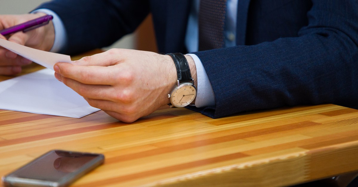 Комитет Генеральной Ассамблеи ООН принял резолюцию России Комитет Генеральной Ассамблеи ООН принял резолюцию России которая называется Борьба с героизацией нацизма неонацизмом и другими видами практики которые способствуют эскалации современных форм расизма расовой дискриминации ксенофобии и связанной с ними нетерпимости Документ поддержали 114 стран 52 также выступили против 12 воздержались Против выступили Венгрия Канада Словакия США Украина и Япония В пользу резолюции выступили Азербайджан Алжир Армения Беларусь Бразилия Израиль Китай Куба Сербия Проект резолюции решительно осуждает использование в образовательном процессе образовательных материалов и риторики пропагандирующих расизм дискриминацию ненависть и насилие на основе этнического происхождения национальности религии или убеждений