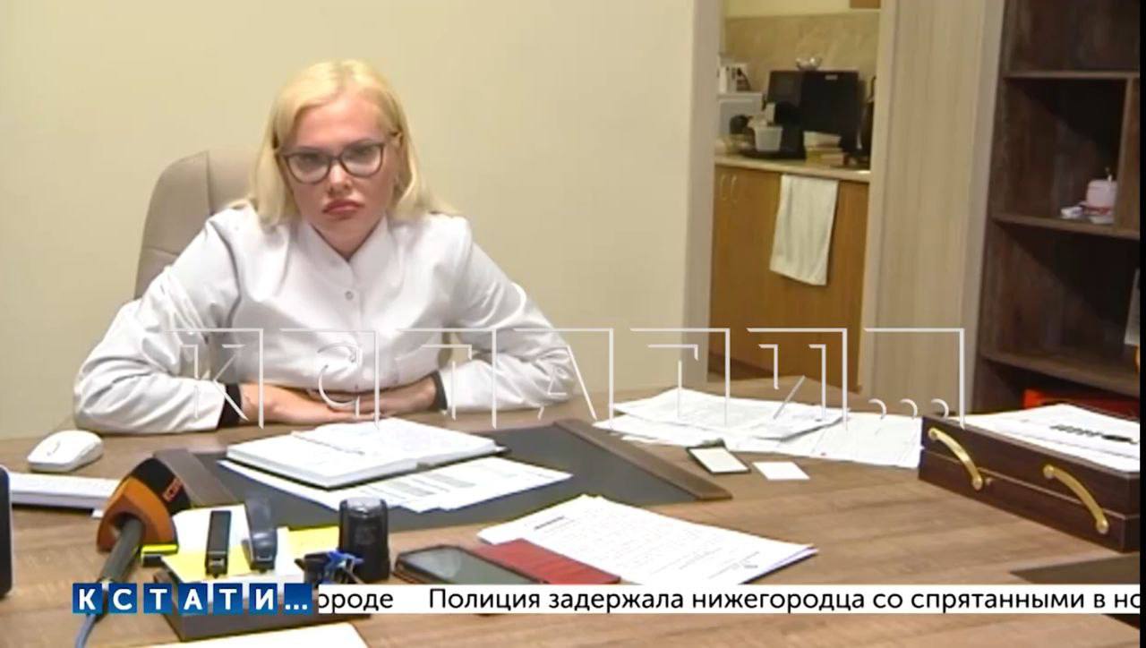 В Нижегородской области отстранили от работы исполняющую обязанности главврача Кстовской ЦРБ Анастасию Князеву из за возможных фальсификаций данных о диспансеризации пациентов Направлено заявление в правоохранительные органы О противоправных действиях руководителя больницы рассказали ее подчиненные Медики утверждают что за три месяца по диспансеризации взрослого населения оформлено в общей сложности около 2 9 тыс случаев несуществующей диспансеризации за которые больница получила около 11 млн рублей Медработники записали на диктофон речь Князевой где она под угрозой увольнения требует выполнить план любыми способами в том числе нафигачить левак