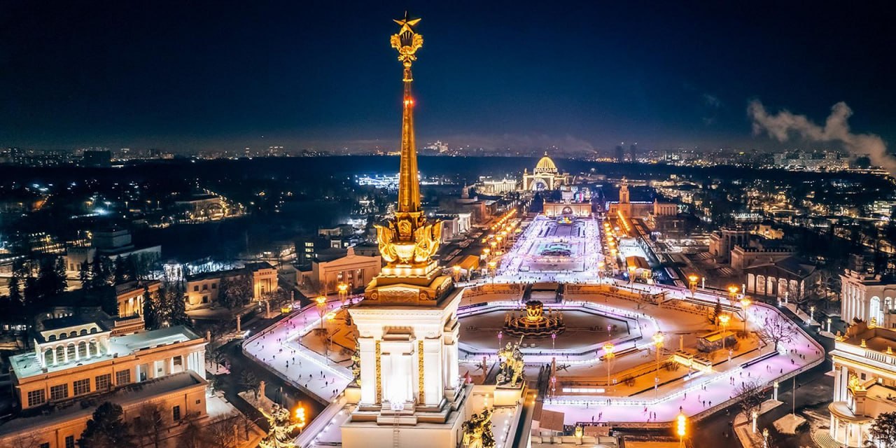25 ноября на ВДНХ откроется каток площадью свыше 20 тысяч квадратных метров В этом году как и в предыдущем дорожки для катания расположат вдоль Главной аллеи вокруг фонтанов Дружба народов и Каменный цветок Москвичей и туристов ждут со вторника по пятницу с 11 00 до 23 00 в выходные и праздничные дни с 10 00 до 23 00 Подписаться Московская афиша