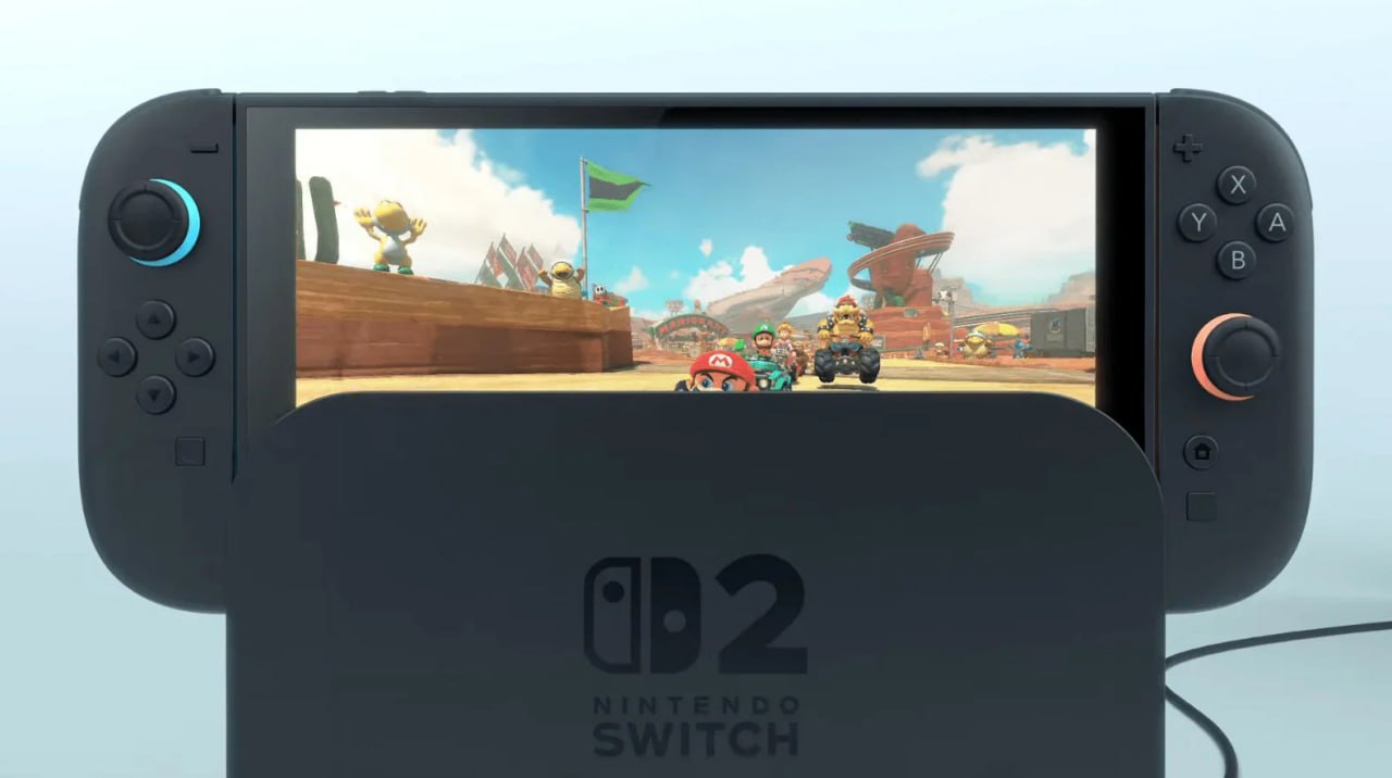 В мире стартовали продажи новой консоли от Nintendo. Речь идет о портативном Switch 2. Иностранная пресса называет его самым ожидаемым игровым решением 2025 года. По оценкам самой Nintendo, Switch 2 примерно в десять раз мощнее своего предшественника. Несмотря на портативность, на ней можно запускать релизы уровня стационарной Sony PlayStation, такие как Cyberpunk 2077. Валентин Петухов Wylsacom , блогер: Они еще с конца мая попадают в Москву через Дубай с помощью полулегальных схем. Сейчас дата старта продаж в больших сетях — 10 июня. То есть буквально через пять дней после глобального релиза консоли приедут к нам как сами по себе, так и в бандле с Mario Kart World. Цена достаточно гуманная — 60-65 тыс. руб. Я думаю, что очень быстро на маркетплейсах и других площадках она упадет до 50 тыс. руб. и ниже. С точки зрения доступности никаких проблем не будет. Но, наверное, стоит сказать, что прямо сейчас Switch 2 — как будто не самая рациональная покупка в силу того, что большого количества игр пока ожидать не стоит.