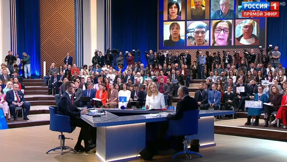 Молодые специалисты возвращаются на родину государство наращивает поддержку Президент России Владимир Путин заявил в ходе прямой линии и пресс конференции что наблюдается возвращение молодых специалистов в страну Западные коллеги активно помогают возвращать молодых специалистов так как те не привыкли жить в странах с нетрадиционными ценностями подчеркнул он Говоря о мерах по удержанию кадров Путин отметил необходимость создания современной лабораторной базы обеспечения жильем и достойной заработной платой На это нацелена целая система грантов и мегагрантов напомнил Президент добавив что молодые ученые должны видеть перспективы своих исследований а финансирование должно носить долгосрочный характер По словам главы государства долгосрочные гранты и стабильная инфраструктура позволят обеспечить условия для развития науки и вернуть интерес к работе в отечественных институтах и научных центрах Конкретные шаги по расширению финансирования и строительству объектов по его словам реализуются в рамках действующих программ поддержки молодежи и науки