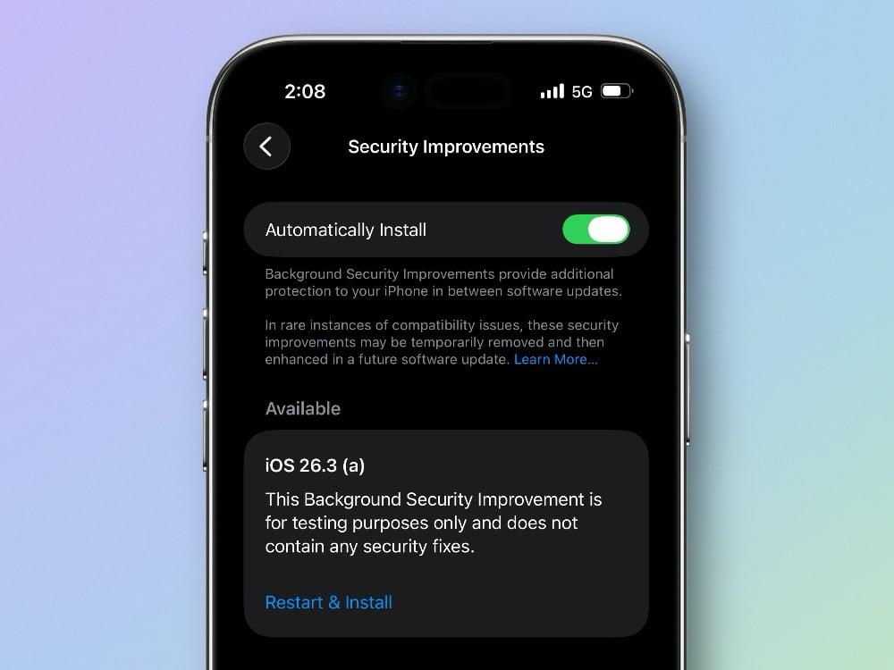Apple тестирует новый режим фонового обновления безопасности в iOS 26 3 Компания выпустила тестовую версию iOS 26 3 a для пользователей iOS 26 3 beta 1 В этом обновлении нет никаких изменений Оно предназначено для проверки нового способа установки фоновых обновлений безопасности Апдейт отображается в разделе Конфиденциальность и безопасность Улучшения безопасности в фоновом режиме Этот раздел появился в iOS 26 1 но до сих пор не использовался Процесс установки iOS 26 3 a аналогичен обычному обновлению iOS Однако после установки вы можете удалить обновление если оно вам мешает В таком случае iPhone перезагрузится и удалит последний апдейт www iphones ru 1354098 новости iphonesru