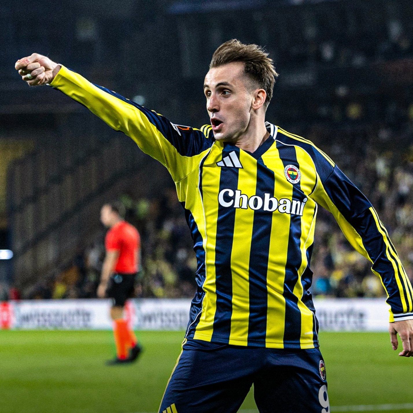 Warner Bros подала в суд на Актюркоглу за использование образа из Гарри Поттера Студия недовольна что игрок Фенербахче постит музыку из фильмов и празднует голы взмахом волшебной палочки оправдывая свое прозвище Керем Поттер