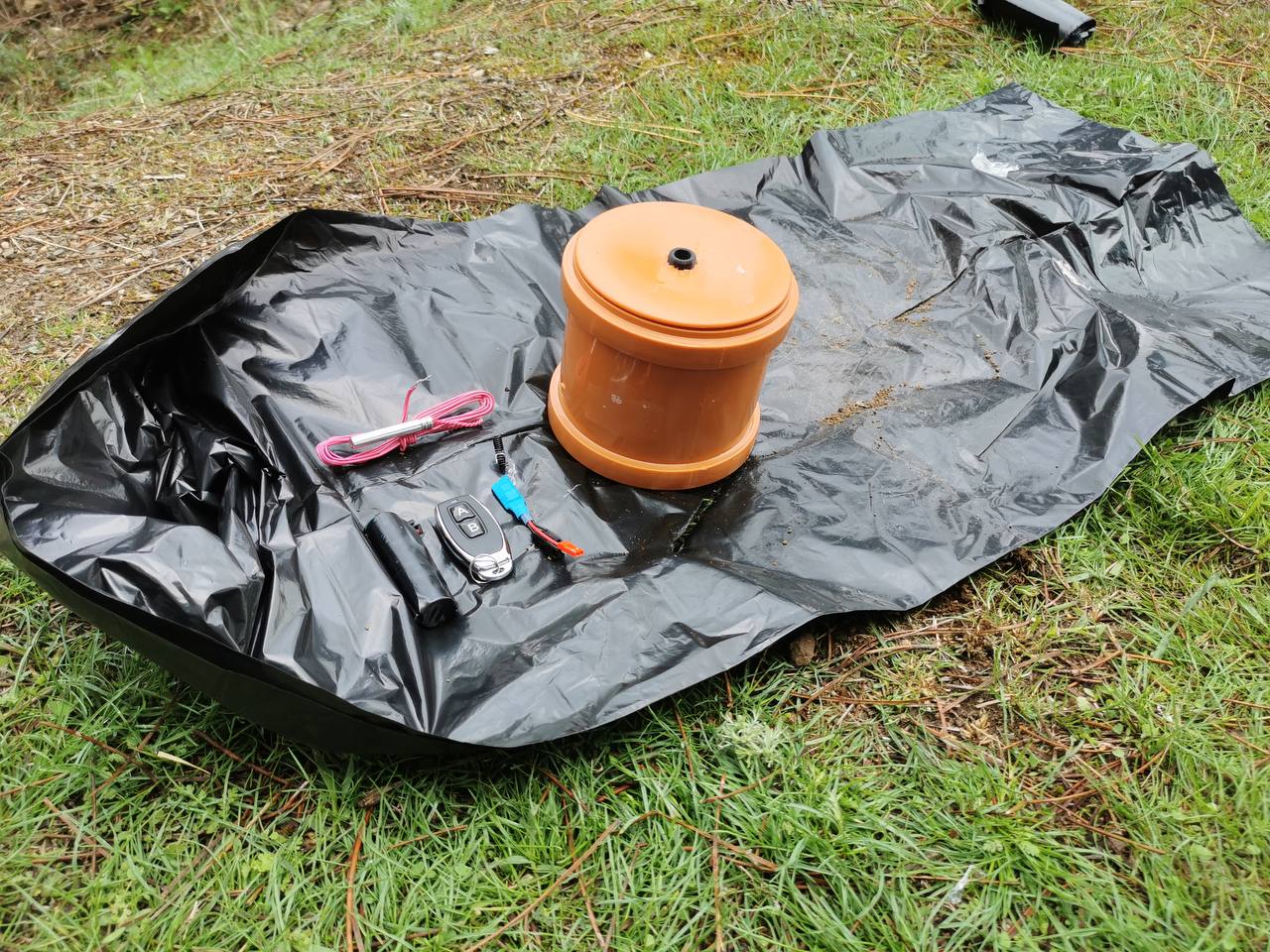 Крымчанина приговорили к 20 годам строгого режима за сотрудничество с СБУ Мужчина получил задание от куратора найти тайник с деталями для изготовления взрывного устройства весом более килограмма Предполагалось что оно будет использовано для террористических целей УФСБ возбудило и расследовало против гражданина дело по статьям о незаконном обороте взрывчатых веществ и госизмене Верховный суд Крыма приговорил его к 20 годам строгого режима с ограничением свободы на 1 год 10 месяцев и штрафом 400 тысяч рублей Фото УФСБ по Республике Крым и Севастополю Подписывайся на truekpcrimea