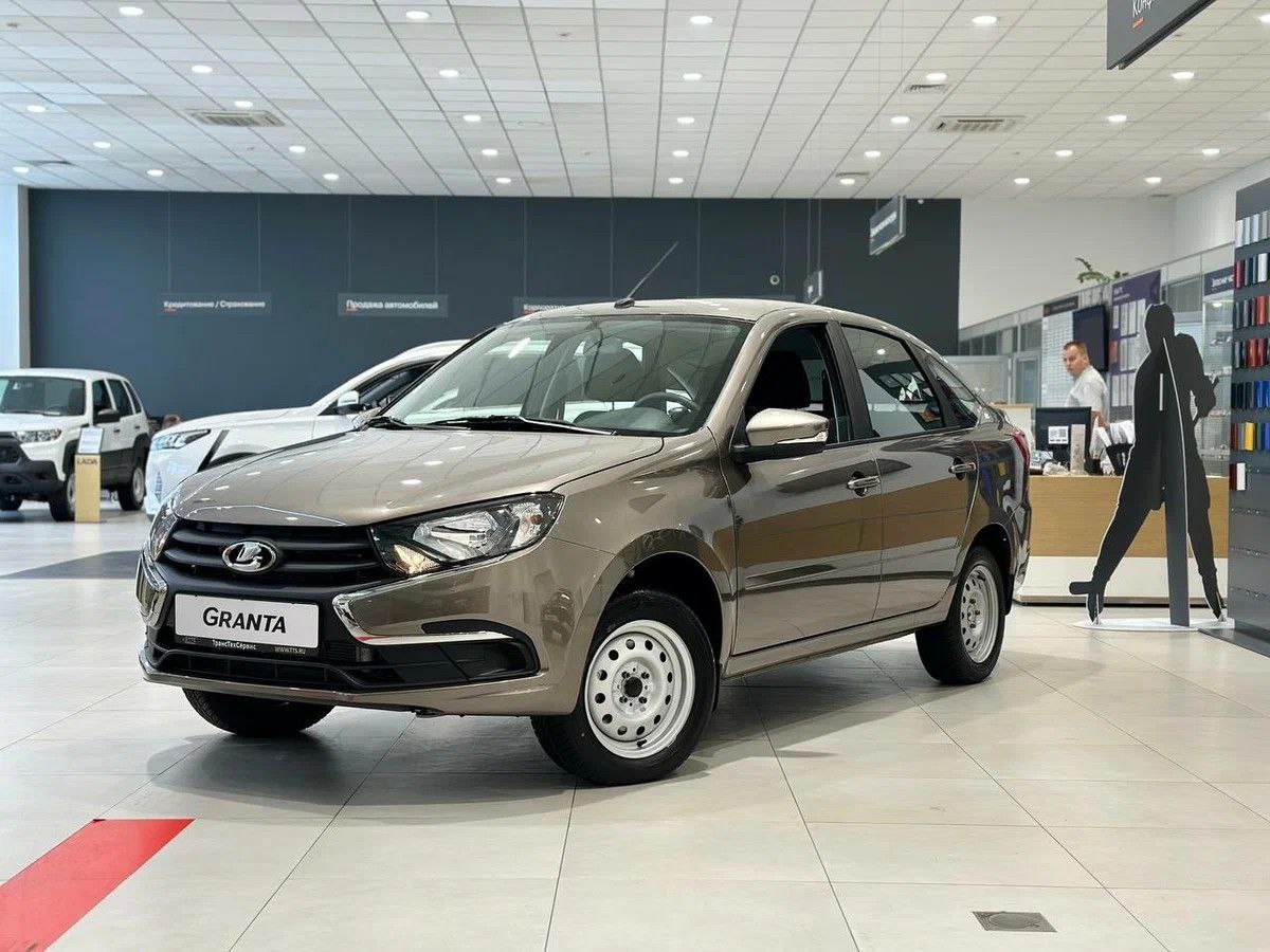 АвтоВАЗ отзывает 33 45 тыс Lada Granta реализованных с 6 июня по 12 декабря 2025 г сообщили в Росстандарте Компания приняла решение провести дополнительную проверку отдельных модификаций Lada Granta выпущенных с 6 июня по 26 ноября 2025 года в рамках превентивных действий и для подтверждения потребительских характеристик автомобилей уточнили в пресс службе АвтоВАЗа Причину отзыва автомобилей АвтоВАЗ не конкретизирует сообщая лишь что в рамках кампании в сервисных центрах будет проведена диагностика одного из функциональных узлов автомобиля в целях исключения рисков ослабления его крепёжного элемента и в случае необходимости будет проведена замена узла Подписаться на PRO transport