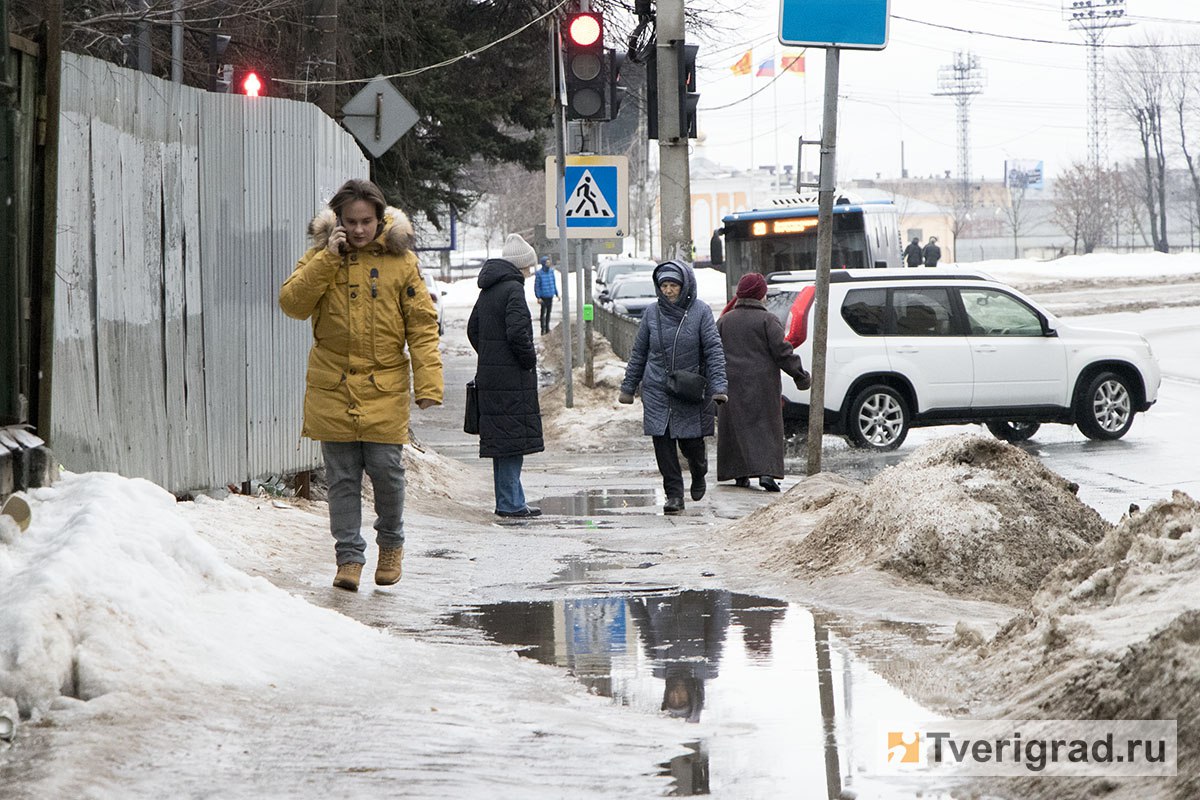 В Твери был побит температурный рекорд 18-летней давности  Температурный максимум обновлён накануне. В Твери днём 2 января воздух прогрелся до +4,1 градуса, что стало новым температурным рекордом.  #погода #температурный_рекорд