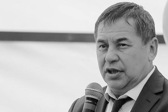 Смертельное ранение на охоте получил действующий глава Ленинского района Новосибирска Александр Гриб Сегодня 1 октября он участвовал в охоте вместе с друзьями Во время загона косули один из охотников по неосторожности выстрелил в Александра Владимировича Полученные травмы оказались несовместимыми с жизнью Гибель главы района подтвердил начальник департамента информационной политики мэрии Михаил Столяров Свои обязанности в администрации Александр Гриб начал в 2015 году став первым заместителем главы Ленинского района С 18 сентября 2019 года он возглавил район и оставался в этой должности до сегодняшнего дня