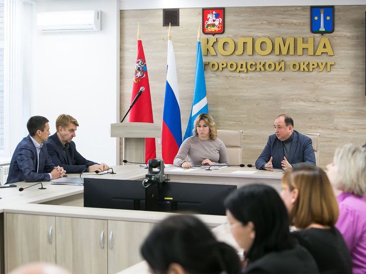 Заместитель главы Коломенского городского округа Подмосковья задержан по подозрению в мошенничестве Как стало известно МК речь идет о Сергее Цаплинском курирующем в администрации вопросы архитектуры и строительстве Расследование его дело ведет ГСУ СКР по Московской области Подписаться Прислать новость Чат