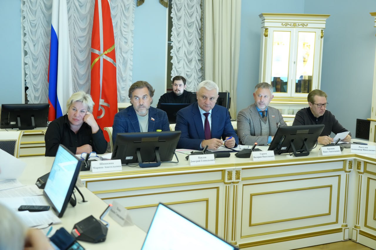 В Петербурге собираются пересмотреть нормы влияющие на ценообразование при выкупе государственных земель организациями Рассмотрен законопроект о внесении изменений в порядок установления цен при продаже без торгов земельных участков находящихся в госсобственности города Документ предусматривает единый подход к ценообразованию и в частности исключение нормы о продаже участков по 25 от кадастровой стоимости для организаций в сферах здравоохранения культуры и спорта При этом сохраняются льготы для выкупа земли под промышленными объектами в особых экономических зонах и в рамках стратегических инвестпроектов Подробнее ЗакССПб