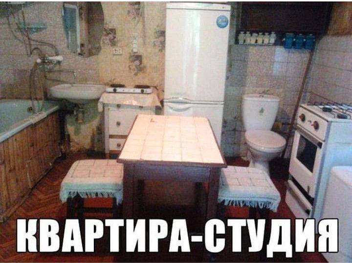 В Казани зафиксирован рекордный разброс цен на жильё Разница между самой дешёвой и самой дорогой квартирой составляет 288 миллионов рублей Самая дешёвая квартира стоит 1 95 миллиона рублей но её площадь всего 10 квадратов скорее комната для чемодана чем для жизни А самая дорогая во Вахитовском районе за 300 миллионов почти 217 квадратов роскоши И это ведь только одна столица республики Где то люди годами копят на крошечные стены чтобы хоть как то вырваться от родителей а где то кто то выбирает где поставить рояль в гостиной или в отдельной комнате под рояли Татарстан в миниатюре показывает всю социальную лестницу на одном её конце жильё как компромисс на другом жильё как символ статуса Разрыв в 288 миллионов это даже не про метры а про параллельные реальности которые существуют в одном регионе Прислать фото или видео можно через KznOtvetBot А по рекламе ReklamaTatBot