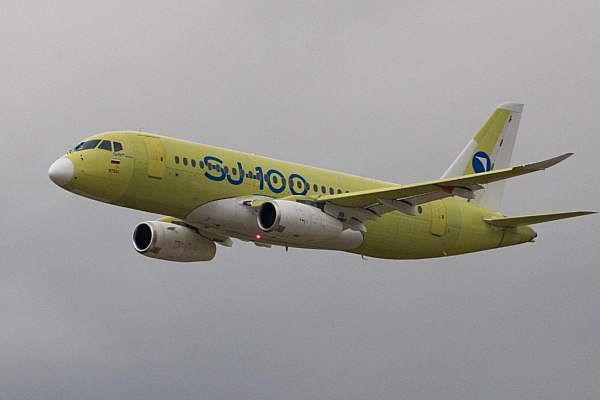 В Хабаровском крае в 2026 году намерены начать серийное производство SJ 100 Серийное производство Superjet 100 SJ 100 в Хабаровском крае намерены начать в 2026 году заявил губернатор региона Дмитрий Демешин Об этом сообщает ТАСС Завершается сертификация первого гражданского полностью импортозамещенного самолета Superjet 100 В текущем году в планах выход на серийное производство сказал Демешин Губернатор отметил что в регионе авиастроительный кластер формируют совместно с Объединенной авиастроительной корпорацией При поддержке Минвостокразвития и Минпромторга планируется локализовать производство комплектующих для гражданского авиастроения вокруг ведущих авиазаводов в регионе В частности производство дверей и люков двигателей ПД 8 жгутов и кабельных сетей режущего инструмента механообработки пояснил он aviaru net n292779