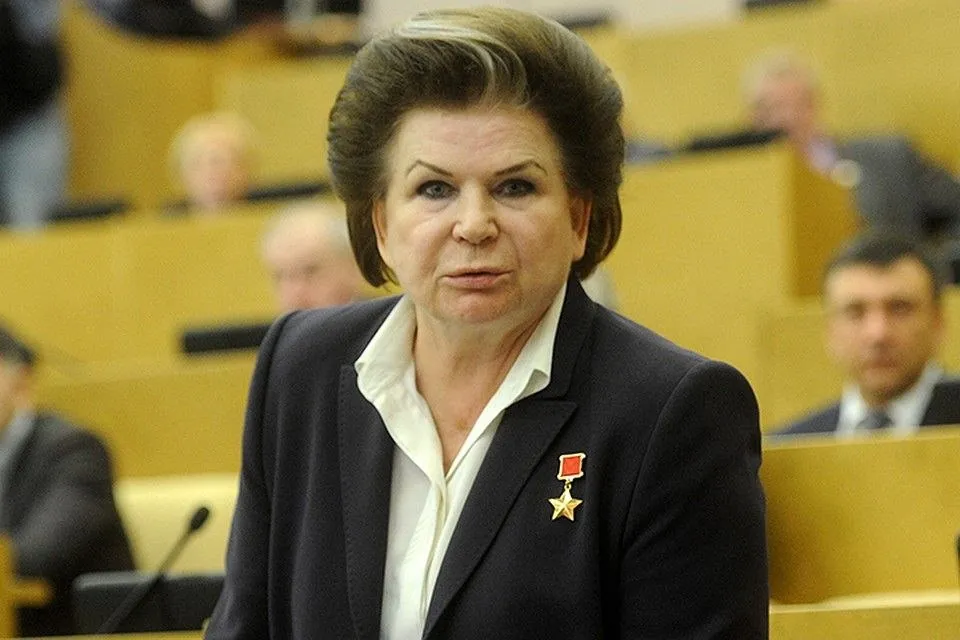 Валентина Терешкова подала документы на участие в праймериз Единой России от Ярославской области и планирует пройти в следующий созыв Госдумы В марте 2027 года первой женщине космонавту исполнится 90 лет Фото Комсомольская правда
