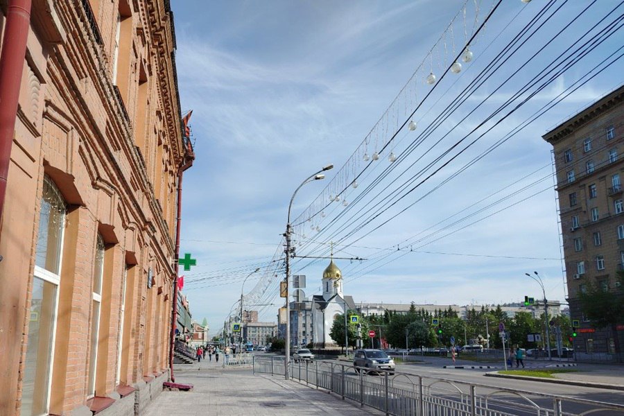 Большинство иностранных туристов приезжают в Новосибирск без детей   Спрос иностранных туристов на бронирование отелей и апартаментов в Новосибирске в 2025 году вырос на 5%, по сравнению с 2024 годом. Для сравнения, в целом по России рост составил 10%. Средняя стоимость ночи в отелях города по брони составляет 5800 рублей. Основной поток въездного туризма в Новосибирск летом 2025 года формируют туристы из Казахстана, Китая, Беларуси, Индии и Узбекистана. Подробнее читайте по ссылке   INFOPRO54    Фото Infopro54, автор: Юлия Данилова.