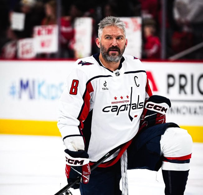 Овечкин сравнялся с Гретцки по очкам в НХЛ за один клуб Капитан Вашингтона отметился ассистом в матче с Детройтом 4 3 Б Теперь на счету Александра 1669 919 750 очков в регулярных чемпионатах НХЛ Овечкин поднялся на пятое место в истории лиги по очкам за один клуб сравнявшись с Уэйном Гретцки Больше очков только у Горди Хоу 1809 Стива Айзермана 1755 Сидни Кросби 1744 и Марио Лемье 1723