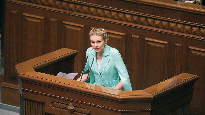 На Украине зачистка У депутата Анны Скороход прошли обыски Причина получение взятки Скороход критиковала Зеленского заявляла что из ВСУ массово дезертируют и что пора бы менять Нарколыжку на Залужного Мосийчук наябедничал что Скороход взяли за Ж из за ее требования обнародовать все аудиопленки Миндича Подпишись RogandarNEWs мы в MAX