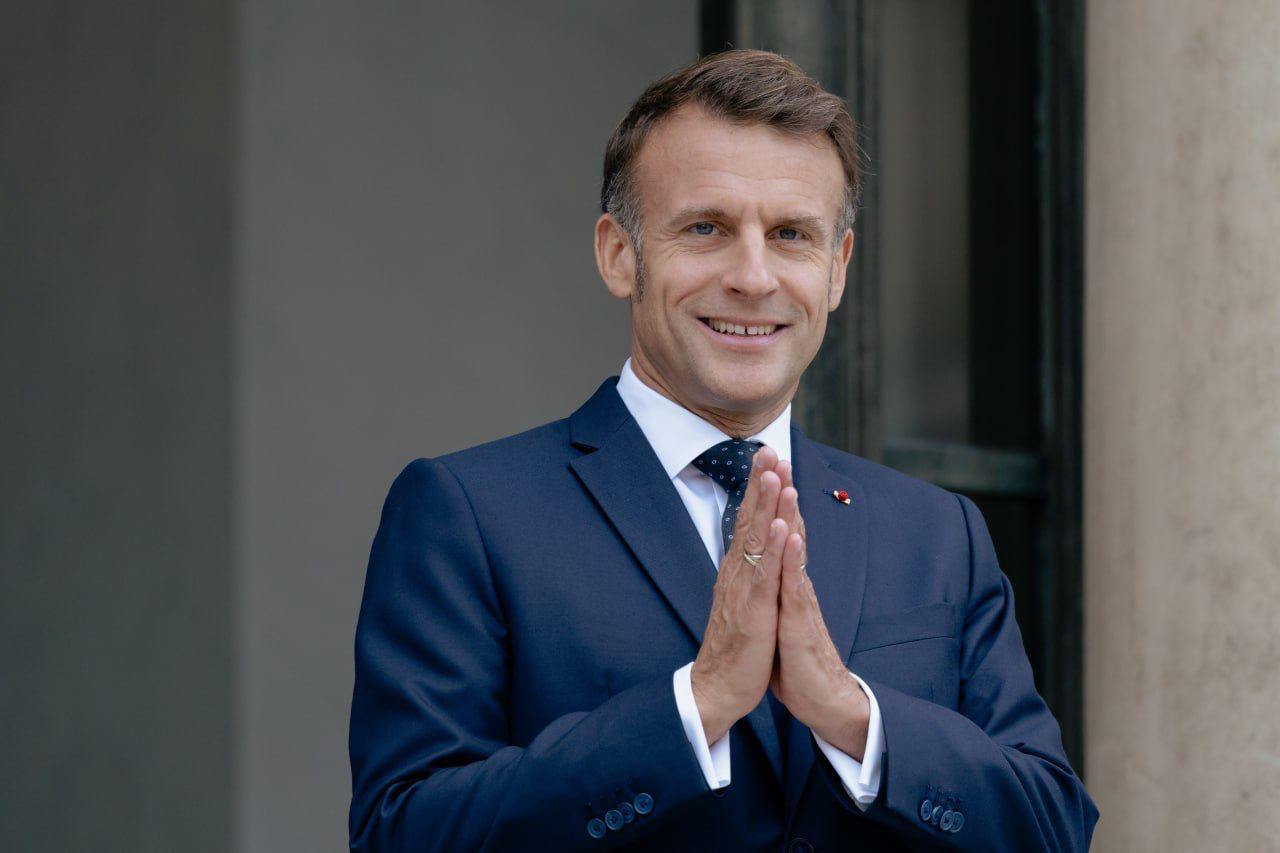 Макрон озвучил срок завершения конфликта на Украине Французский лидер выразил надежду что мир в этом вопросе будет достигнут до 2027 года Это ответ президента на вопрос будет ли Франция поддерживать Украину после его ухода из Елисейского дворца Макрон напомнил о заявлениях Трампа который до своего вступления в Белый дом обещал разрешить конфликт за сутки Президент отметил что затем американский политик потерял интерес к Киеву и даже рассматривал возможность прекращения помощи Макрон подчеркнул что все ещё решительно настроен добиться мира на Украине Он также отметил что путь Украины в ЕС не будет лёгким Россия Украина Франция Подписаться на Pravda ru