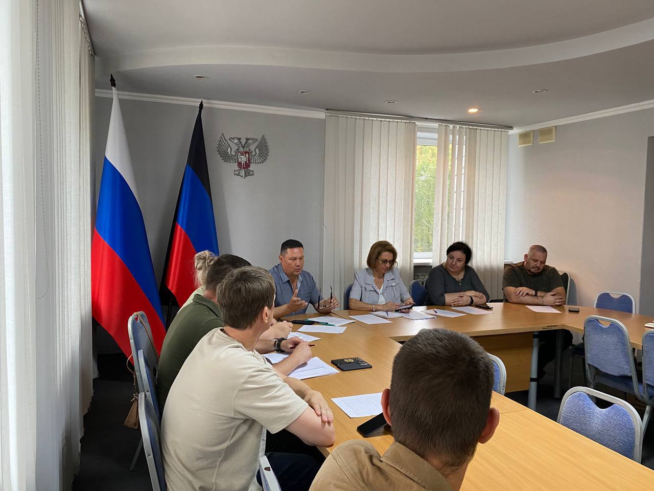 По поручению Главы Донецкой Народной Республики Дениса Пушилина в Харцызском городском округе была создана комиссия по вопросам здравоохранения.    Сегодня, 11 августа, провела очередное заседание штаба, на котором присутствовали заместитель Председателя Правительства ДНР Лариса Толстыкина, заместитель министра здравоохранения ДНР Игорь Коваленко, главный врач ГБУ ДНР «ЦГБ г. Харцызска» Андрей Медведев, депутат Народного Совета ДНР Максим Королюк, депутаты городского совета и представители общественных организаций.   Были рассмотрены актуальные вопросы, касающиеся улучшения качества медицинского обслуживания и развития системы здравоохранения в Харцызском городском округе. Участники обсудили текущие задачи, направленные на повышение эффективности медицинской помощи для населения, а также пути развития данного направления.  По итогам штаба были намечены шаги по реализации поставленных задач, направленные на дальнейшее совершенствование системы здравоохранения в Харцызском городском округе и обеспечение жителей качественной и доступной медицинской помощью