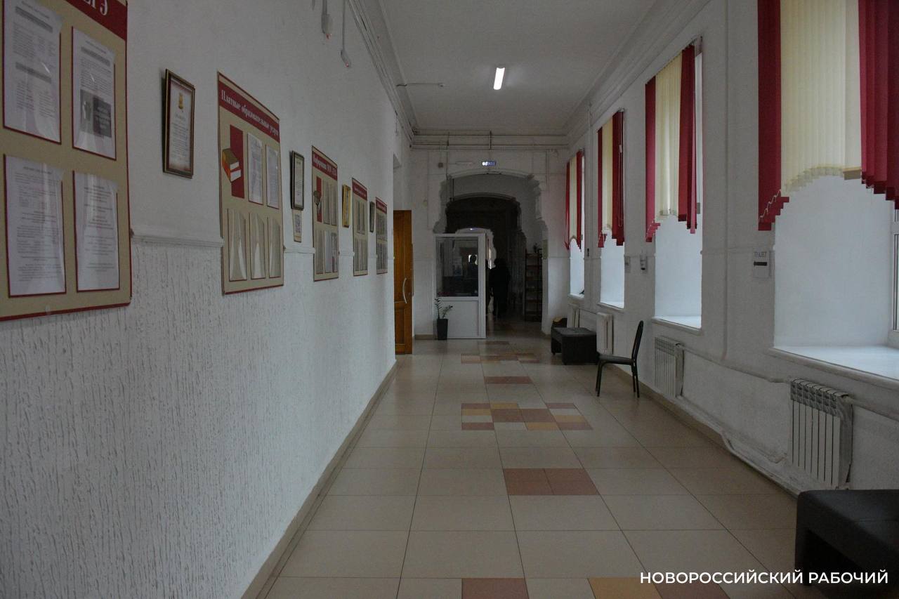 НР образование В Новороссийске определили места проведения ОГЭ и ЕГЭ В Новороссийске традиционно ОГЭ и ЕГЭ школьники будут сдавать в чужих школах Определены учебные заведения которые встретят на экзаменах выпускников 9 х и 11 х классов Так для сдачи ОГЭ определены 19 площадок В городе школы 10 12 16 17 19 21 22 28 29 32 33 40 гимназии 4 6 и 8 кроме того школы в Раевской и Натухаевской ЕГЭ школьники со всего города будут сдавать в гимназии 2 6 и 8 в Технико экономическом лицее и лицее Морском техническом кроме того в школах 22 28 и 40 novorab official Мы в МАХ