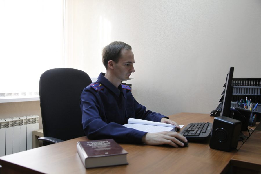 В Орловской области адвокат предстанет перед судом по обвинению в мошенничестве Следственными органами Следственного комитета Российской Федерации по Орловской области завершено расследование уголовного дела в отношении адвоката который обвиняется в совершении двух преступлений предусмотренных ч 2 ст 159 УК РФ мошенничество www infoorel ru news v orlovskoy oblasti advokat predstanet pered sudom po obvineniyu v moshennichestve html