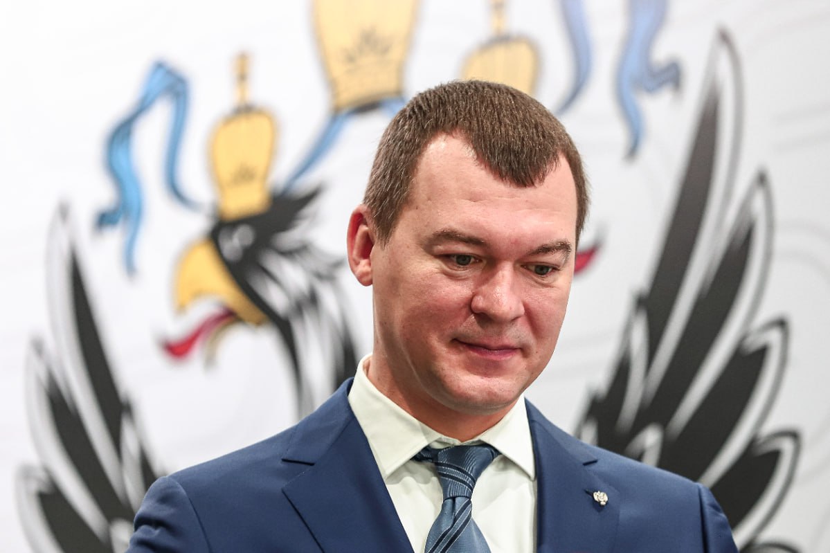 Дегтярев Минспорт не будет вводить потолок зарплат в футболе На вопрос о потолке зарплат в футболе Михаил Дегтярев ответил что не собирается его устраивать По его словам единственным инструментом влияния у ведомства является лимит а все остальное на откуп РФС Клубы могут договориться о потолке зарплат сами мы препятствовать не будем Если договорятся о налоге на легионеров 1 к 1 или к 1 к 2 на юношеский футбол я поддержу ради бога Если будет решение по агентским вопросам или регулированию их деятельности тоже поддержим Мы налоги штрафы и потолки вводить не будем только лимит цитирует министра спорта Матч ТВ Global Look Press Подписаться на РБК Спорт