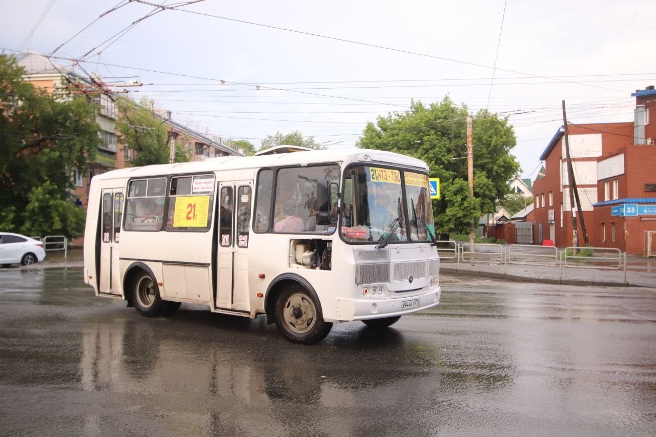 Садовый автобус № 21с в Челябинске завершит свою работу 1 октября. Об этом сообщает «Организатор перевозок».  — В связи со снижением пассажиропотока садовый автобус между ЧТЗ и ТЭЦ 3 прекращает работу с 1 октября, — уточнили в учреждении.  Челябинцам для поездок к садовым товариществам на Бродокалмакском тракте рекомендуют пользоваться автобусами №1 и 45.