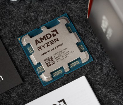 В 3DNews сравнили Ryzen 5 9500F с Ryzen 9600X Core Ultra 5 225 и Ryzen 7500F в играх и приложениях Отечественное издание 3DNews опубликовало независимый обзор процессора Ryzen 5 9500F Они проверили возможности чипа в ряде современных игр и рабочих задач а затем сравнили полученные результаты с показателями других популярных CPU из массового сегмента
