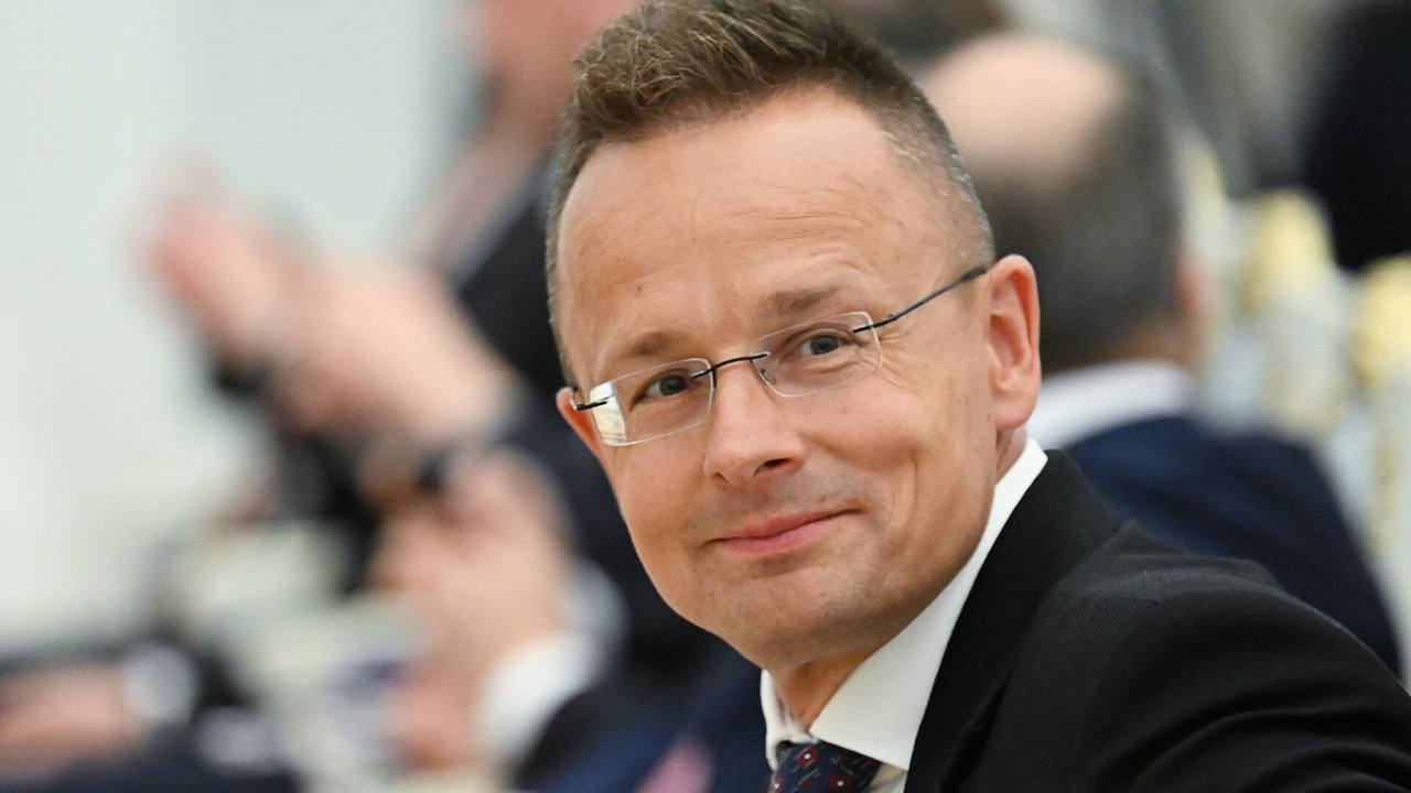 Правительство Венгрии намерено заключить соглашение с Турцией для организации транзита российской газа через «Турецкий поток», сообщил министр иностранных дел Венгрии Петер Сийярто. «В прошлом году объем поставок превысил 7,5 миллиарда кубометров. На этот год мы ожидаем увеличение объемов, поэтому работаем над подписанием договоров, которые помогут укрепить наше стратегическое сотрудничество», — отметил он.