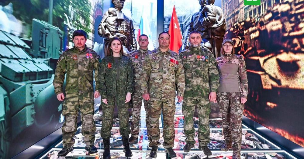 Более 77 тысяч москвичей приняли участие в оказании помощи участникам СВО Москва оказывает всестороннюю поддержку участникам специальной военной операции и их близким. Москва продолжает оказывать помощь не только участникам спецоперации, но и новым регионам. Столица активно участвует в восстановлении Луганской и Донецкой народных республик. Там приводят в порядок дома, поврежденные при обстрелах, благоустраивают общественные пространства и обновляют транспорт. Наталья Сергунина, заммэра Москвы: «Свой вклад вносят горожане и бизнес: уже собрано более 4,8 млн гуманитарных товаров. В оказании помощи приняли участие 77,4 тысячи москвичей и около 700 организаций». Желающие передать гуманитарные посылки могут сделать это в штабах акции «Москва помогает». Они работают во всех округах Москвы. ... Подробнее>>>