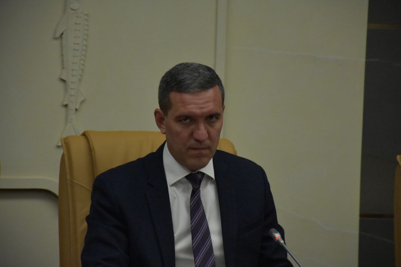 Глава Кировского района Александр Бурмак получил выговор за плохое благоустройство. Мэр Саратова Михаил Исаев заявил, что мероприятия по благоустройству организованы неудовлетворительно. Также в Гагаринском районе уволен заместитель руководителя по благоустройству за безответственность. По данным СМИ, ранее эту должность занимал Антон Егорский. Читать на сайте #саратов #саратовскаяобласть
