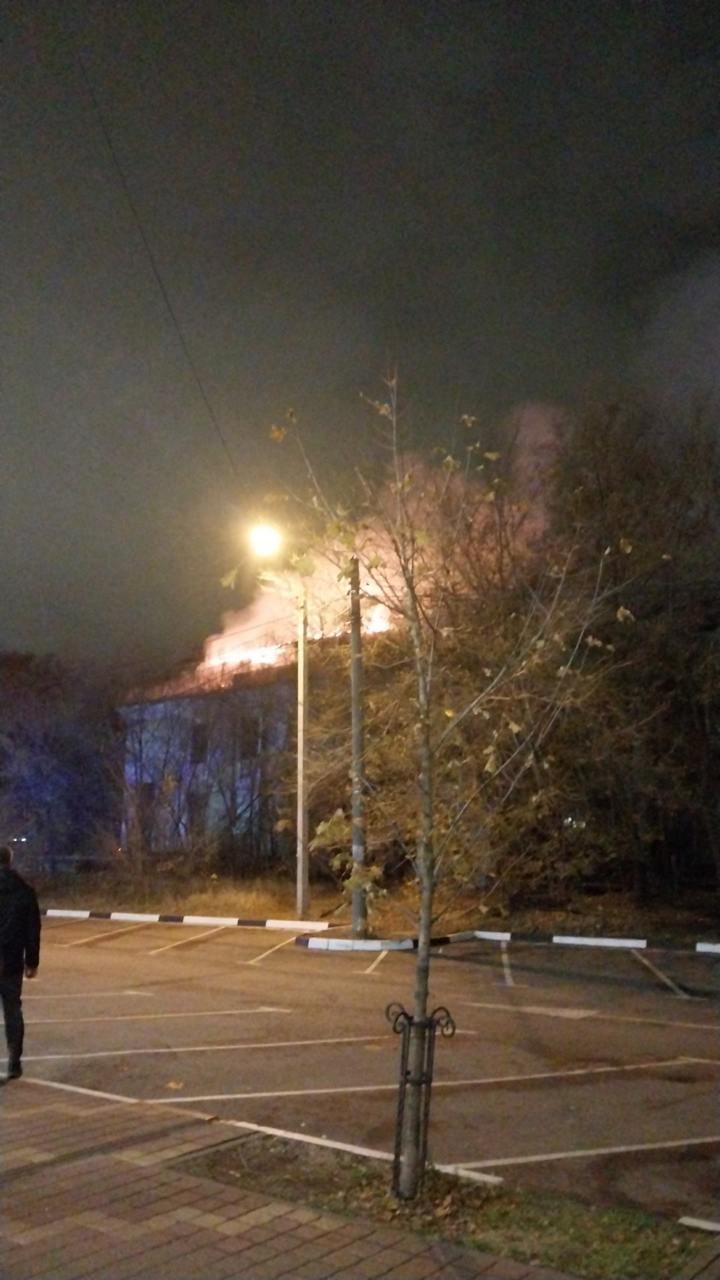 В Воронеже горит Дворец культуры имени С. М. Кирова  После пожара в мае 2006, здание находится в аварийном состоянии и не эксплуатируется, там нет охраны, окон и дверей. В последние годы оно несколько раз горело.   В августе управа Левобережного района Воронежа подала в суд на собственника разрушающегося ДК — от «Альянс ВК» требовали отремонтировать фасад здания, а также вставить окна и двери.